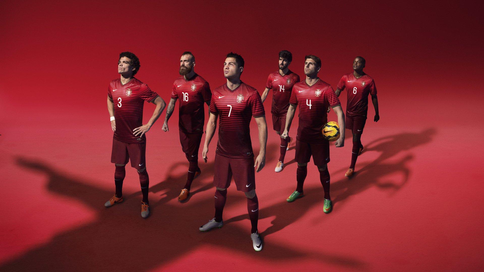 冰球联赛激战正酣,豪门对决引爆球迷热情,新秀表现抢眼