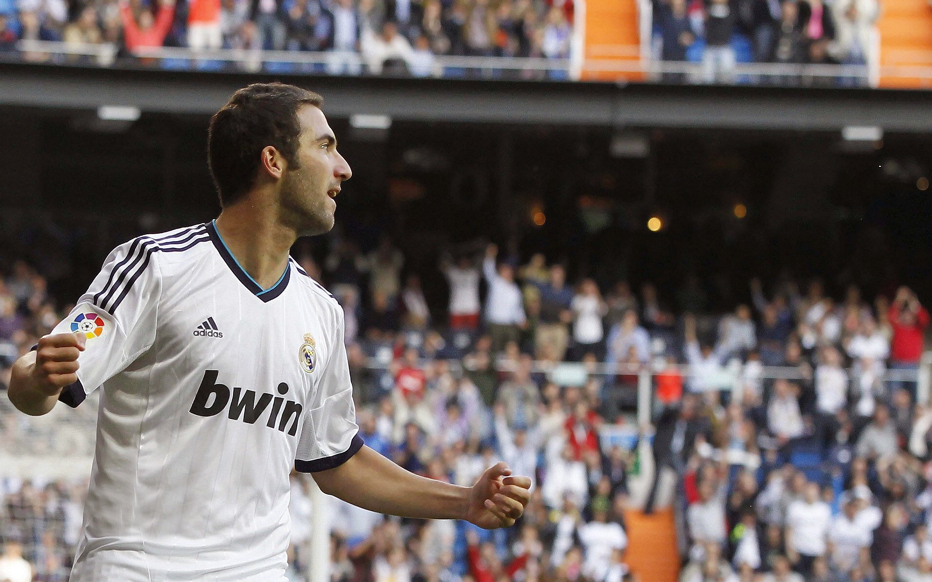 中国速度滑冰队再创佳绩 小将张明打破全国纪录